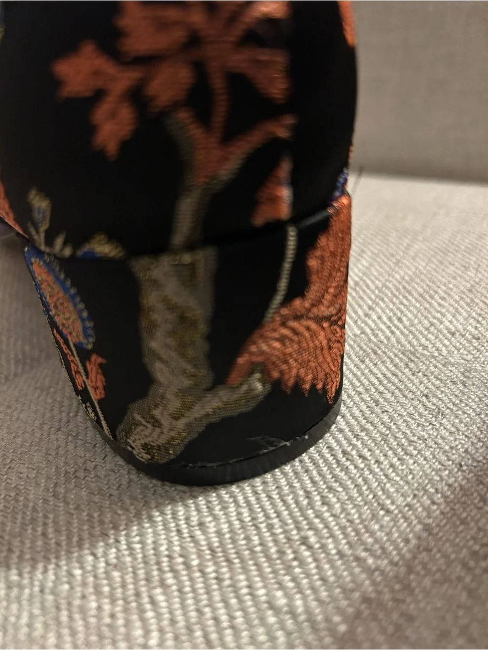 Urban Outfitters Black Embroidered Floral Brocade Ankle Boots Boho, Size 8
